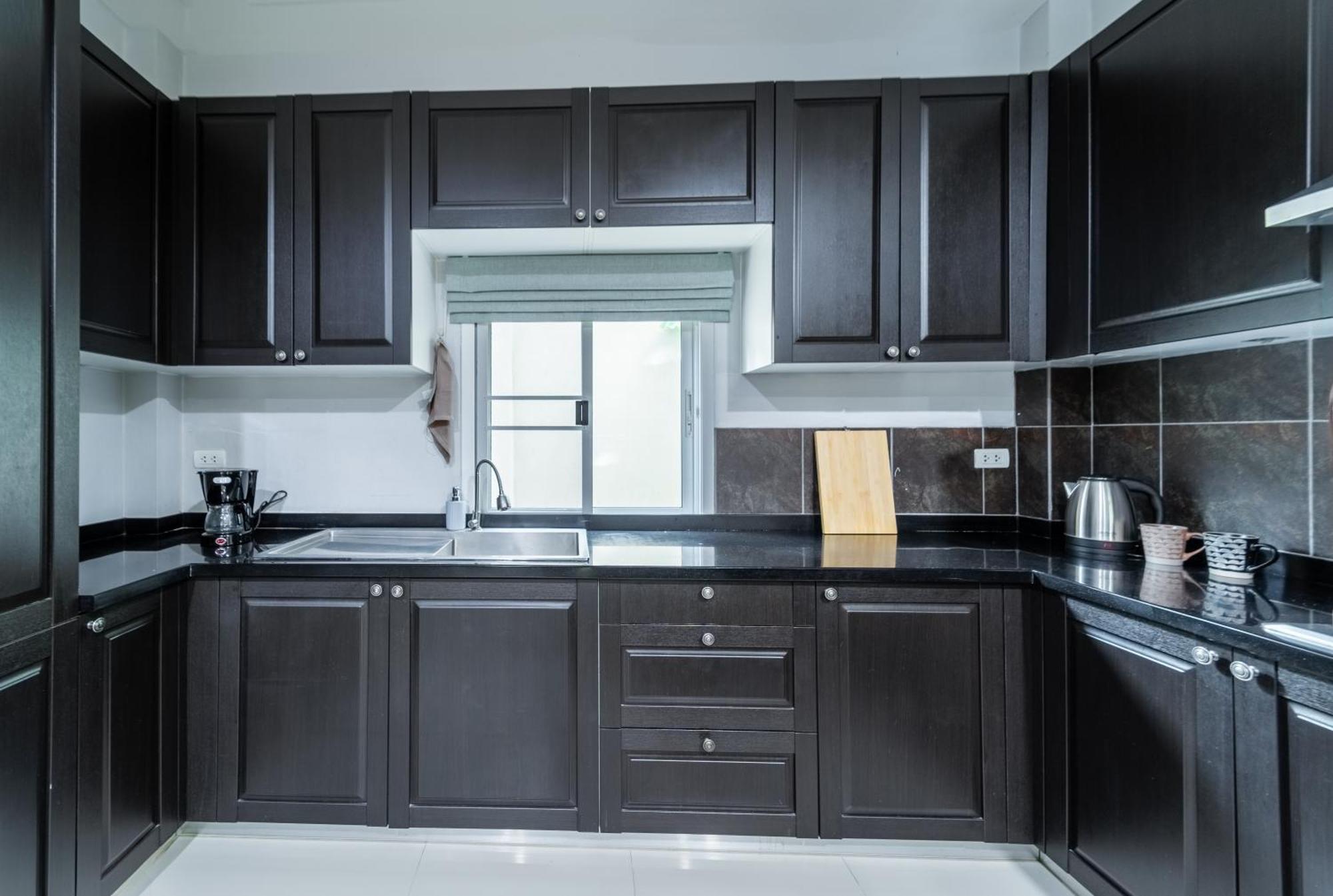 5 Star Spacious & Bright 4br House With Cinema Holiday home