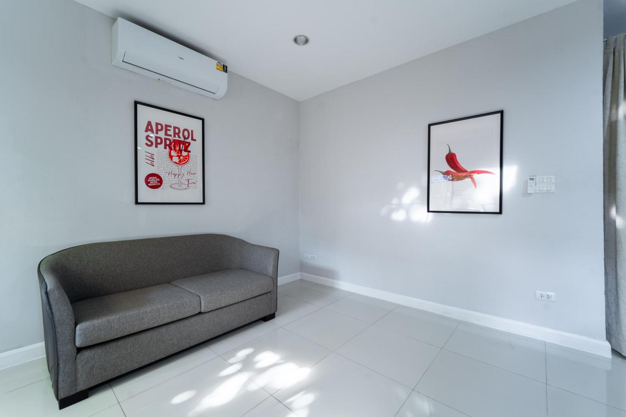 5 Star Spacious & Bright 4br House With Cinema Holiday home *