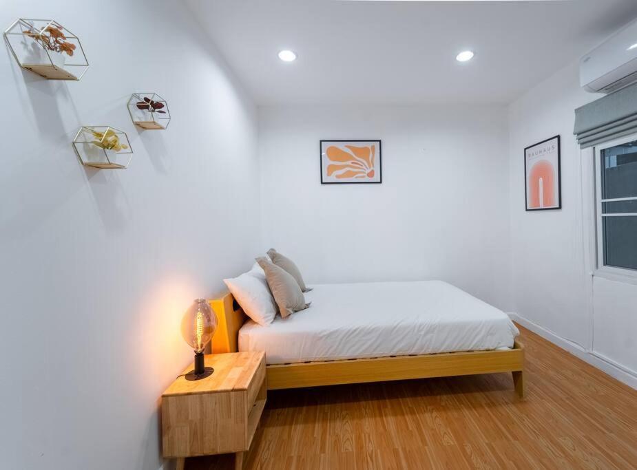5 Star Spacious & Bright 4br House With Cinema Holiday home *