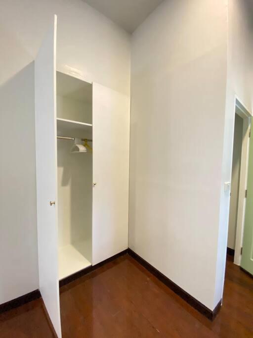 House 3 Rooms,silom,china Town,bts Surasak * Bangkok