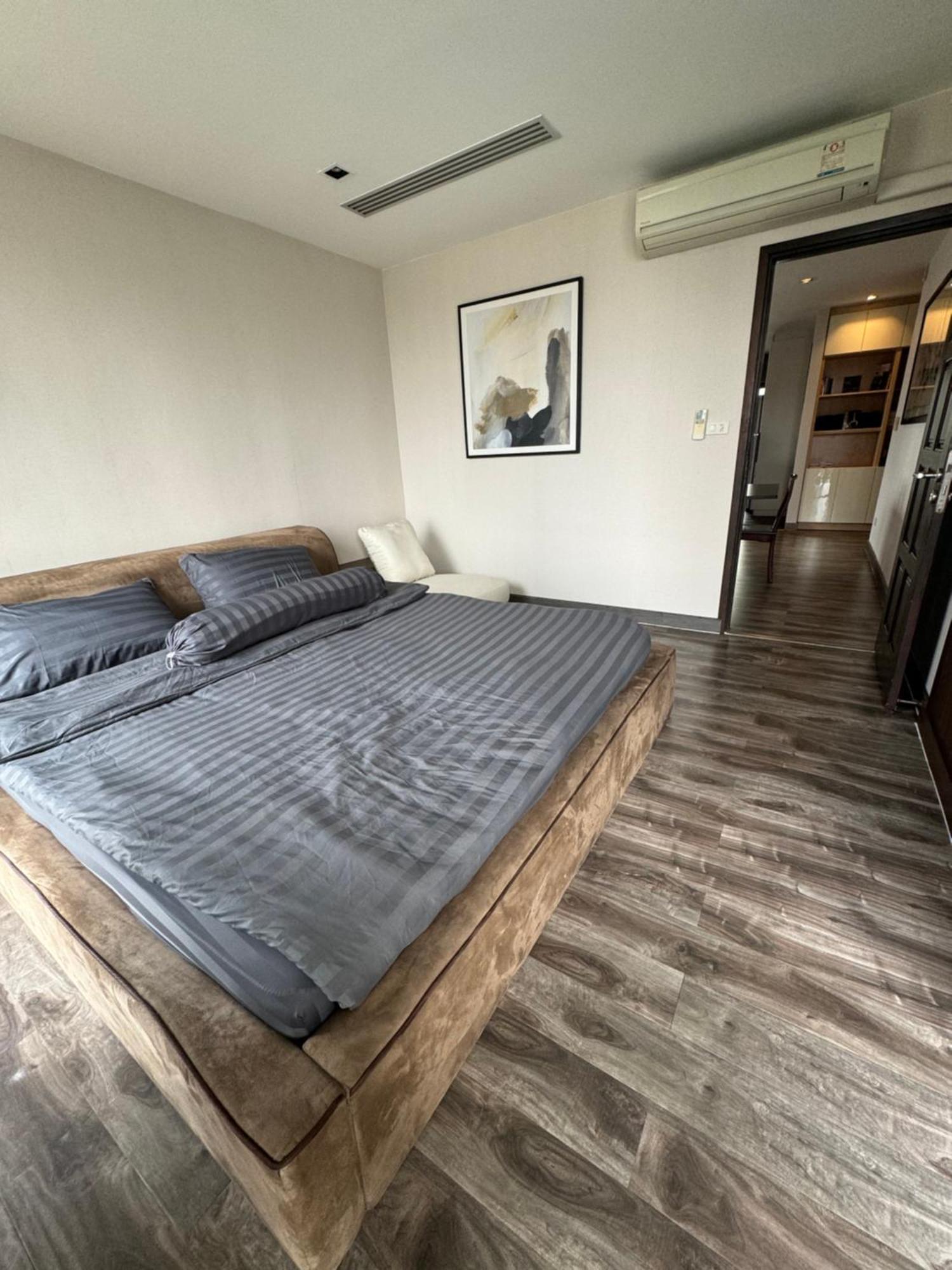 W8 Rise Lux Condo, 3 Bedroom Penthouse, Hip Bkk 5 Min From Thonglo Bts Station, Ok After The Earthquake Apartment *