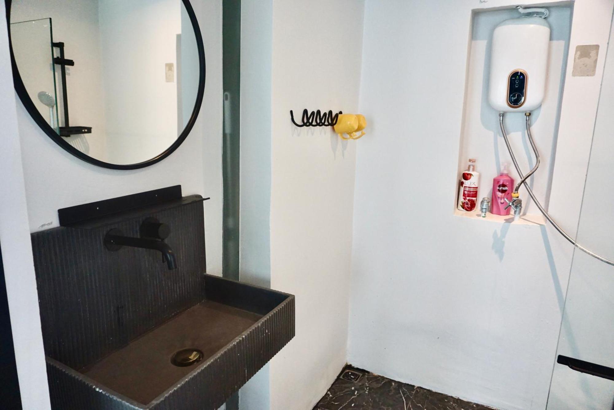 Hash Silom Soi 3 Triple Apartment
