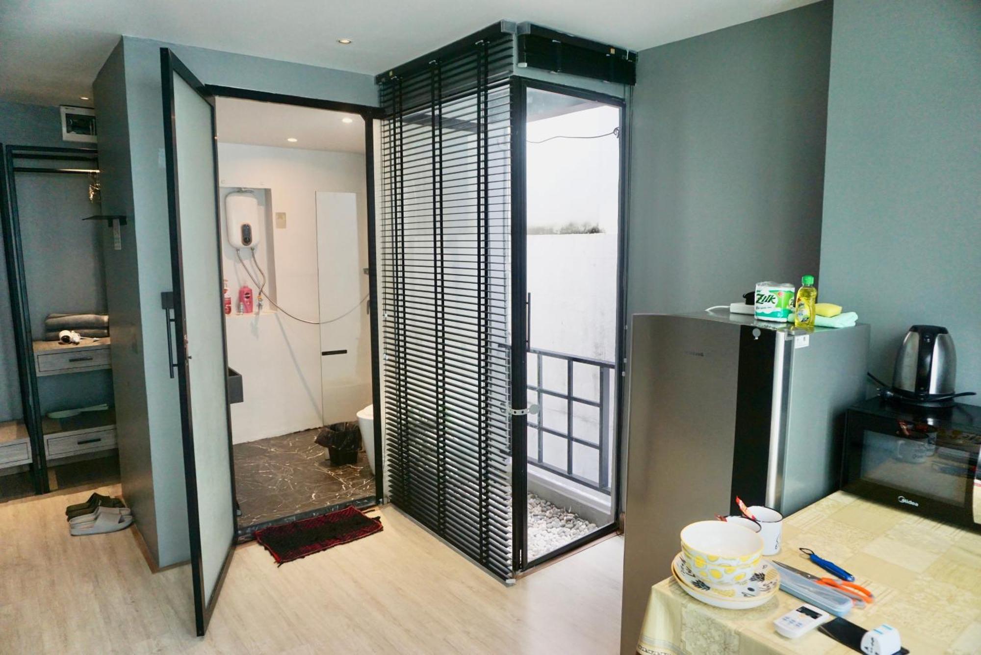Hash Silom Soi 3 Triple Apartment