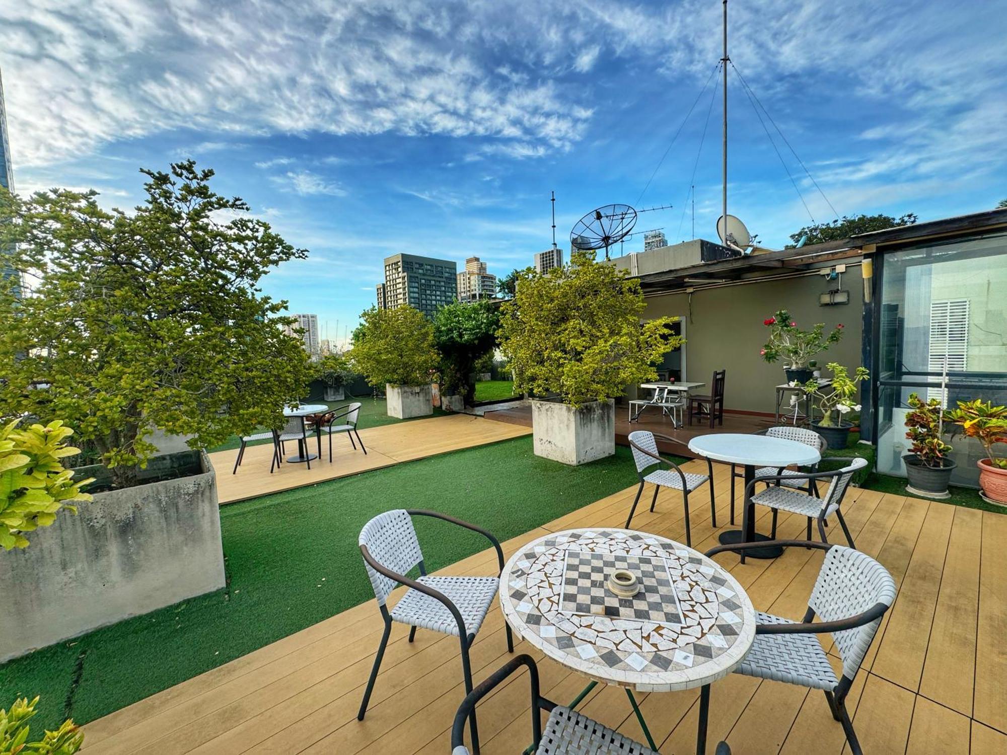 W8 Rise Lux Condo, 2 Bedroom Private Floor, Hip Bkk 5 Min From Thonglo Bts Station, Ok After The Earthquake Apartment *