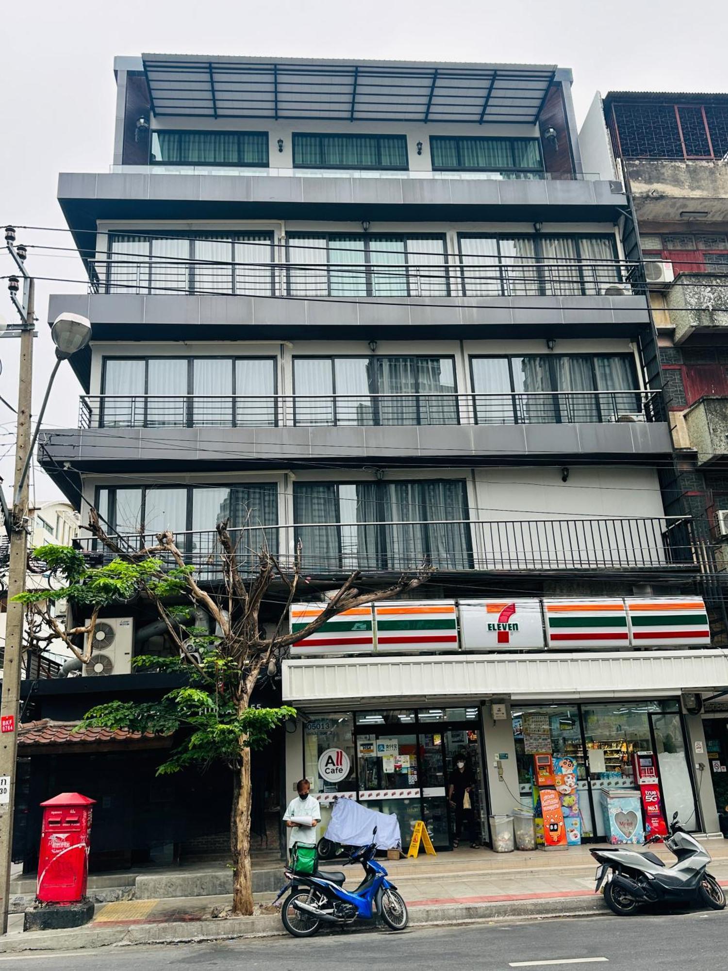 New Ekamai Thonglor Luxury Near 711, Bts, Mall Appartement