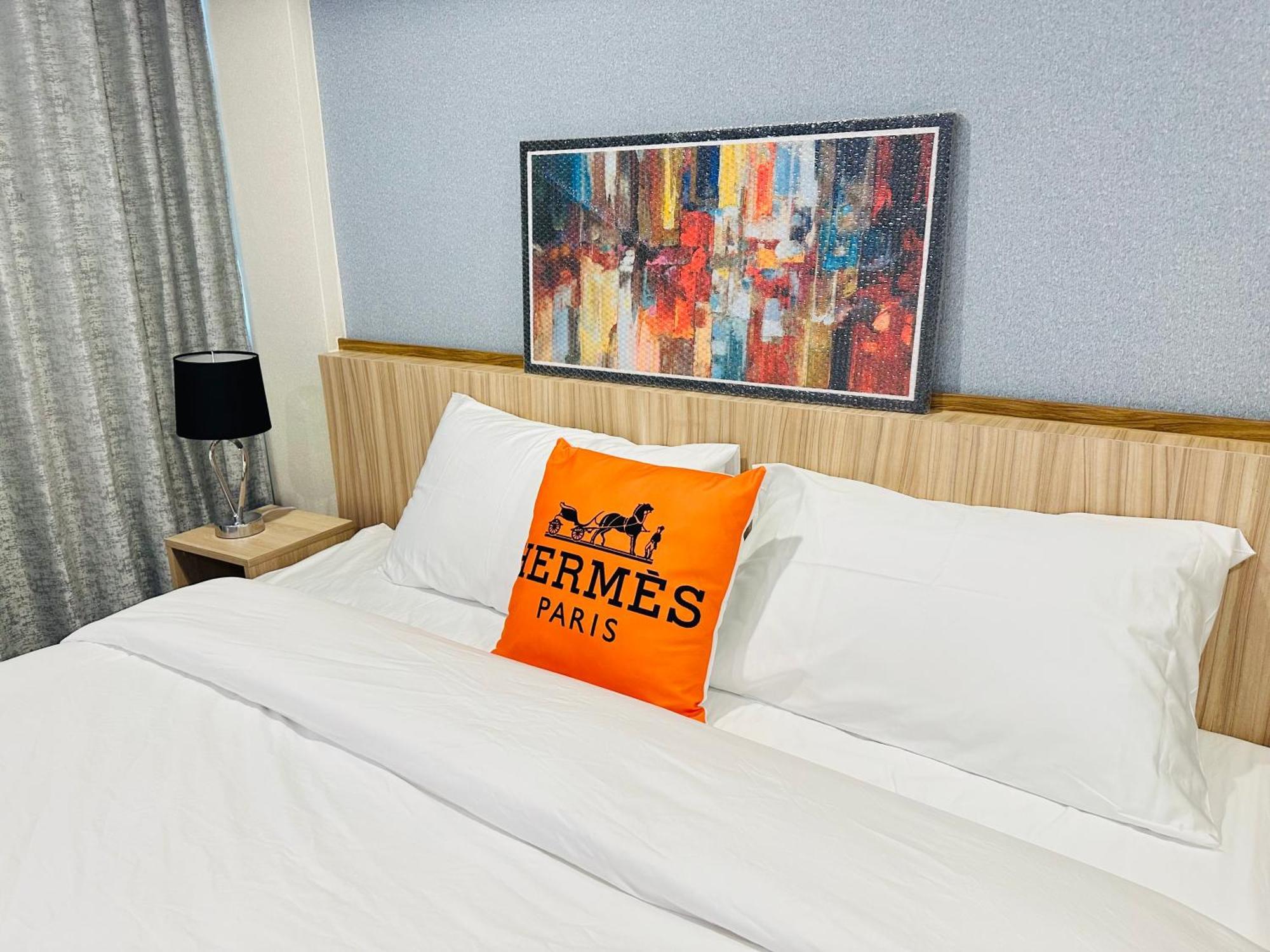 New Ekamai Thonglor Luxury Near 711, Bts, Mall Appartement