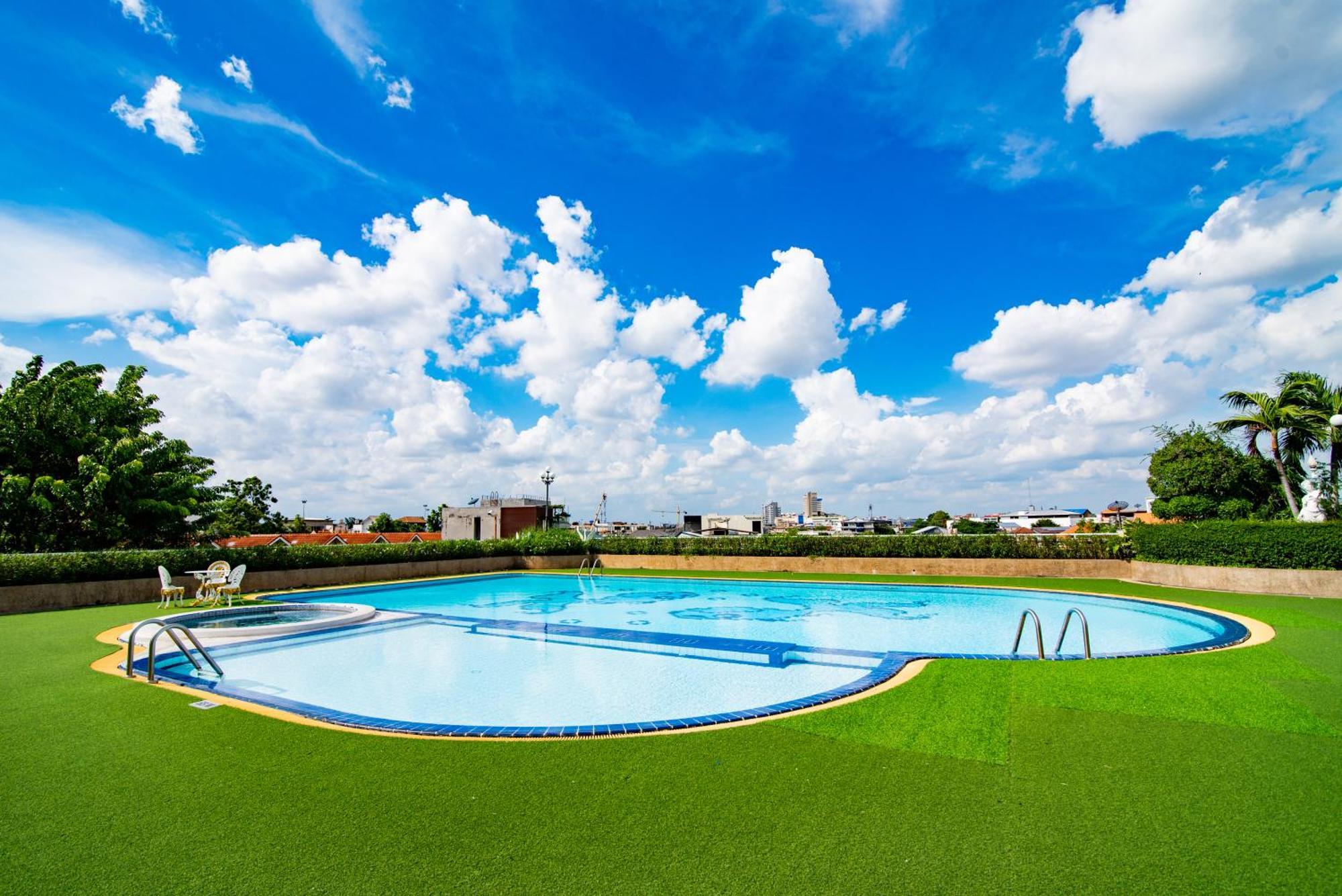 Hotel Town In Town 4*