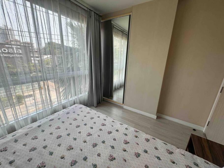 Sukhumvit 40 Two Bath Two Bedroom Two Balcony Apartment