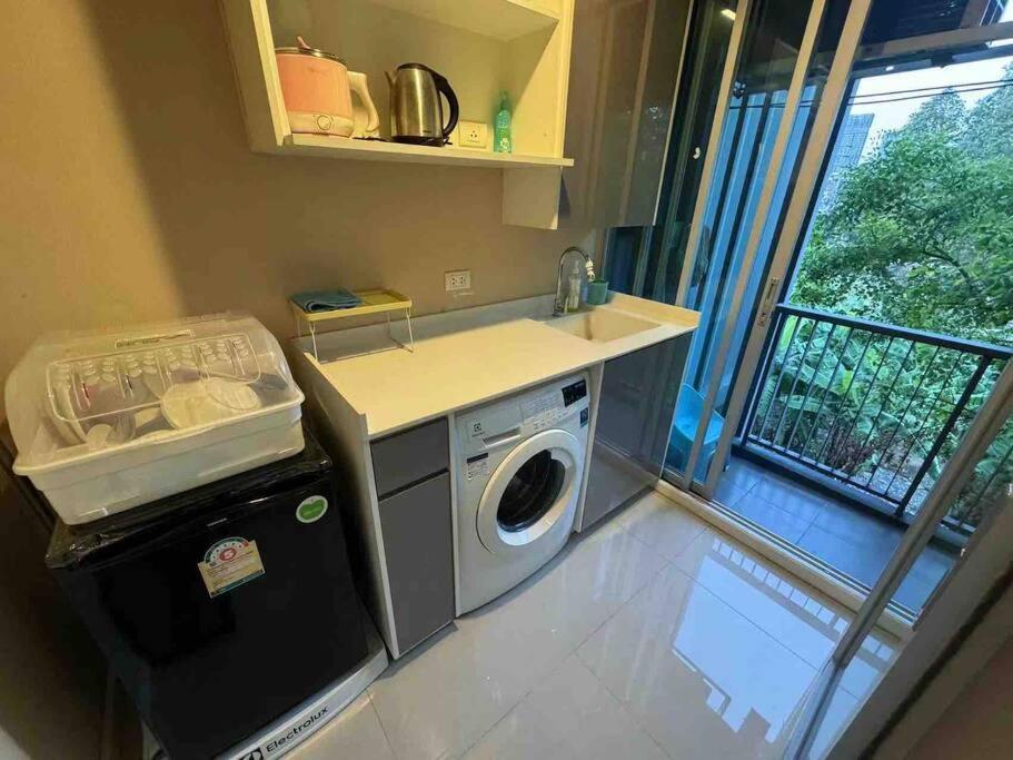 Sukhumvit 40 Two Bath Two Bedroom Two Balcony Apartment