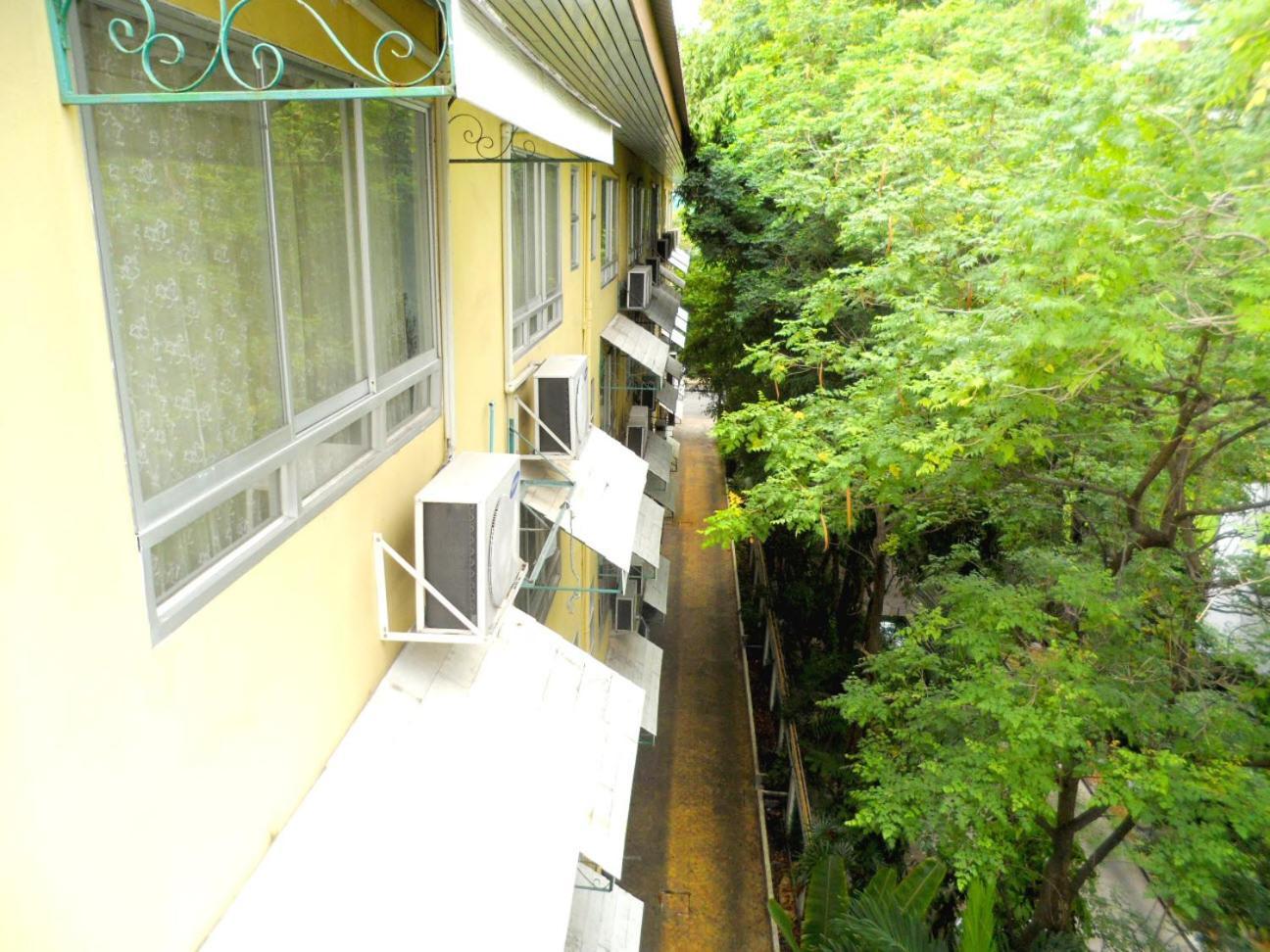 By Royal Ivory Nana Hotel