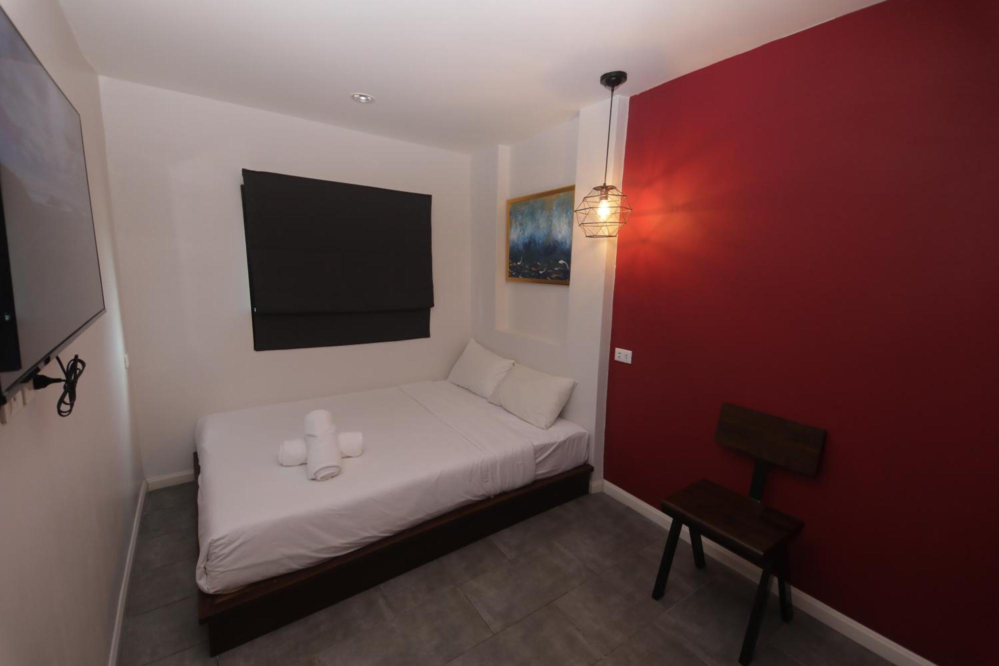Wire Prakhanong Hotel 2*