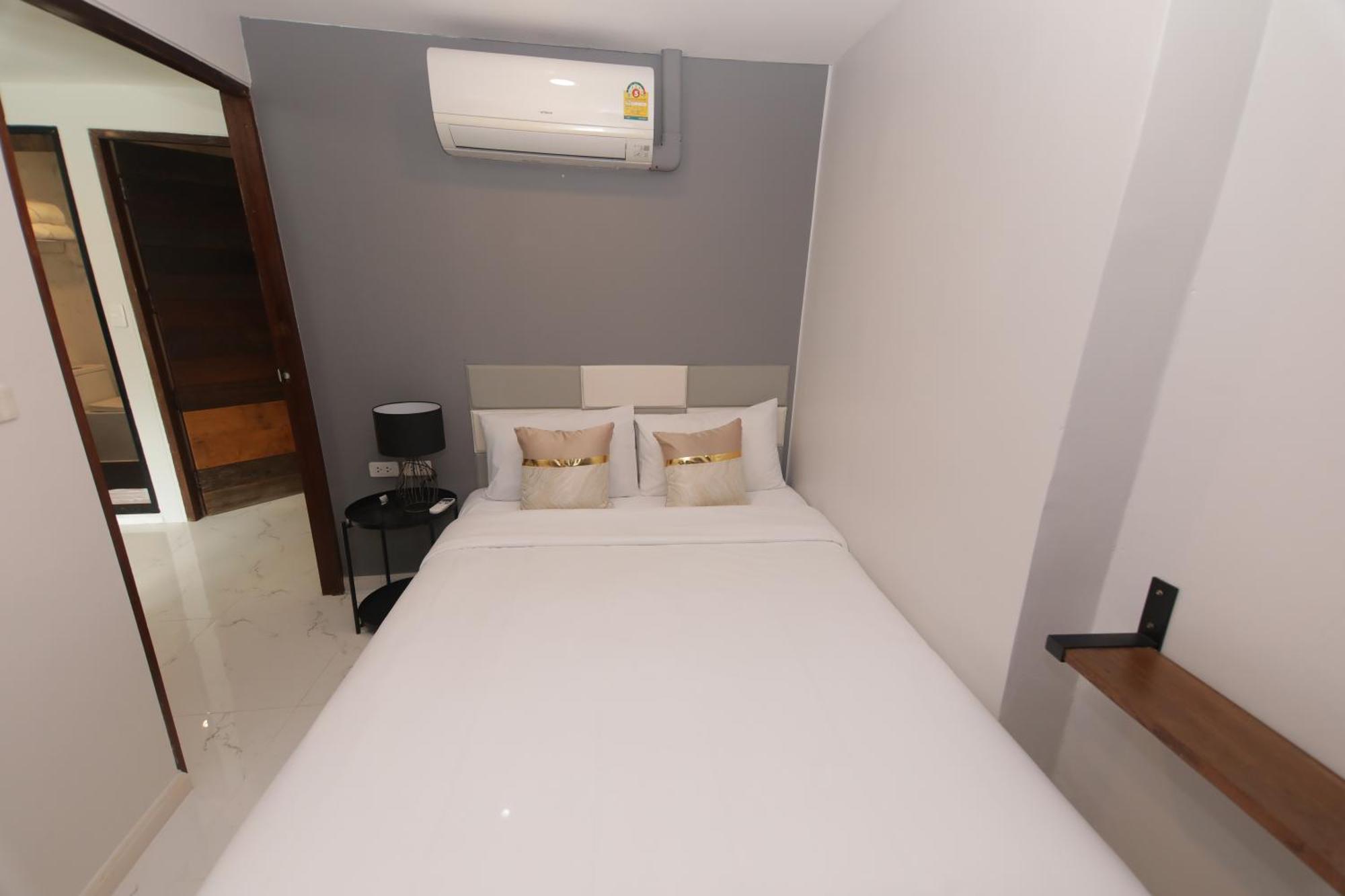 Wire Prakhanong Hotel 2*