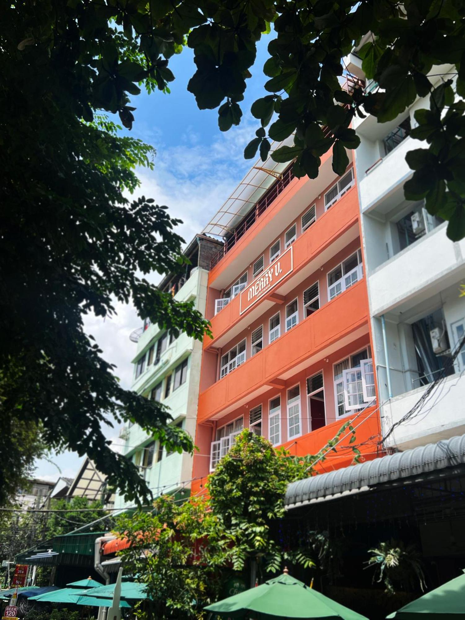 Guest house V Reserve At Merry V Bangkok