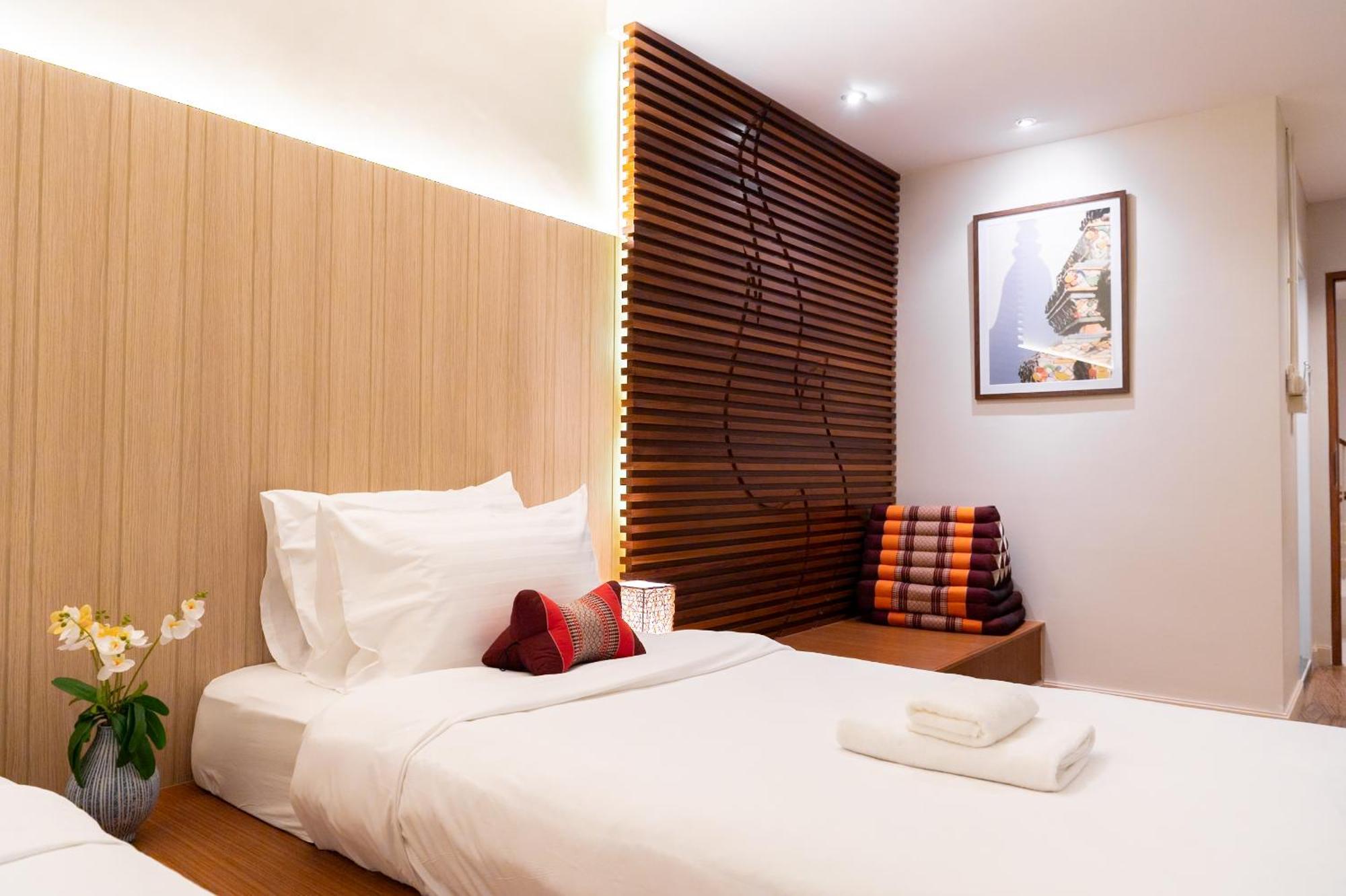 Pillow Pillow House Near Bts Phromphong Station Bangkok