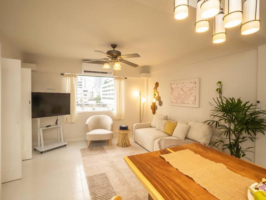 Luxurious 2-bedroom In Silom Center - 6a Apartment