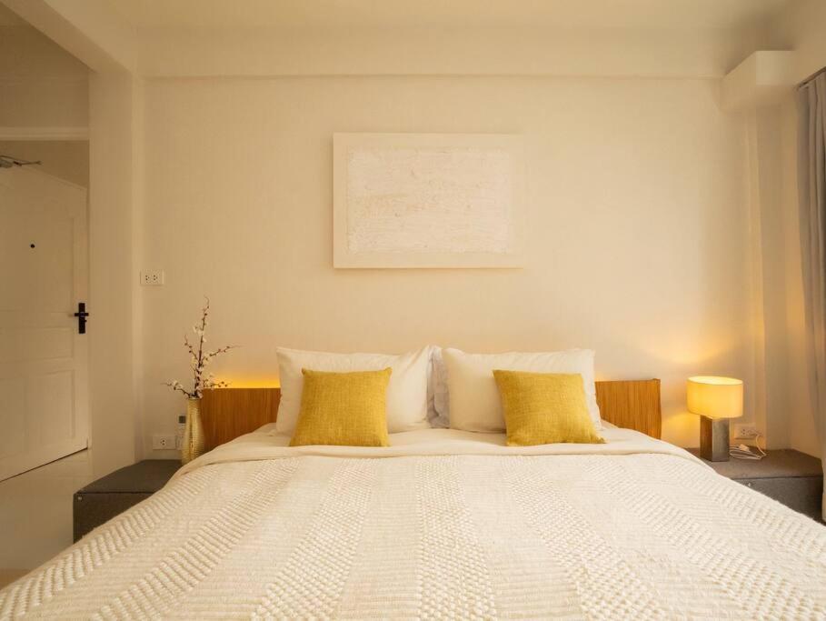 Luxurious 2-bedroom In Silom Center - 6a Apartment *