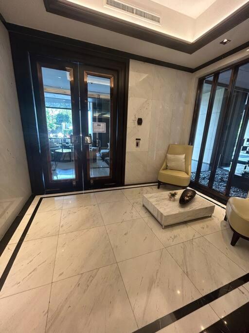 1br At Thonglor Bts Infinitypool Overlooking Apartment