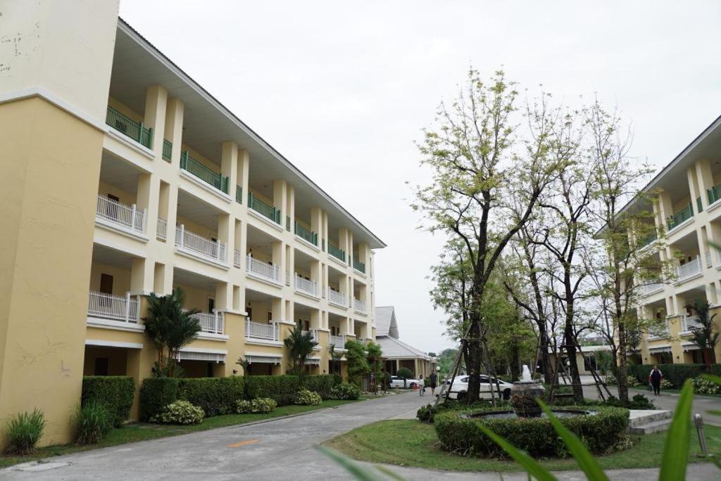 Hotel The One