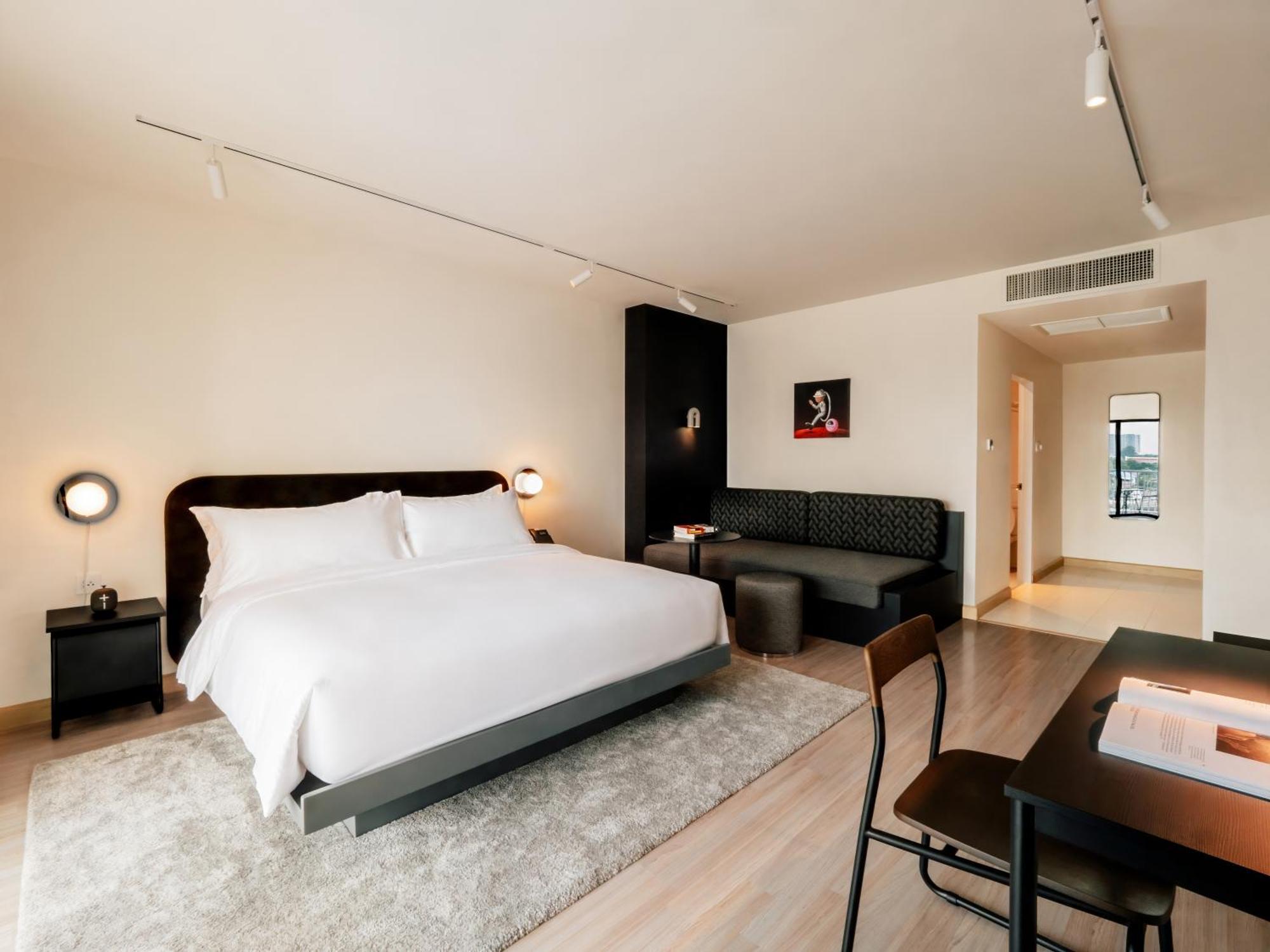 The Standardx, Phra Arthit Hotel Bangkok