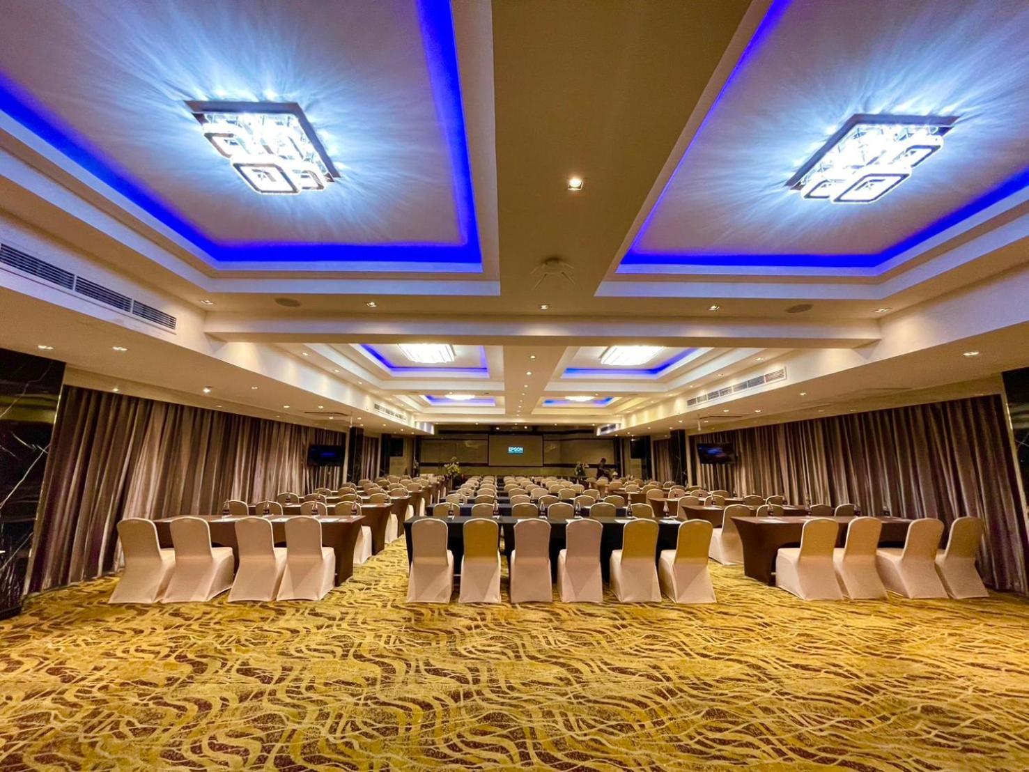 Sky Dome Resotel - โรงแรมสกายโดม รีโซเทล Hotel 5*