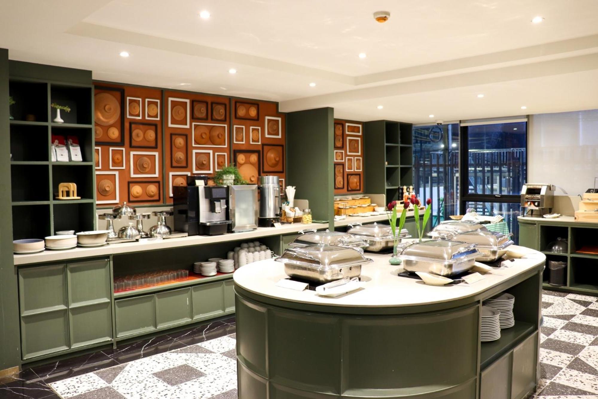 Hotel The Quart Ruamrudee By Uhg Bangkok