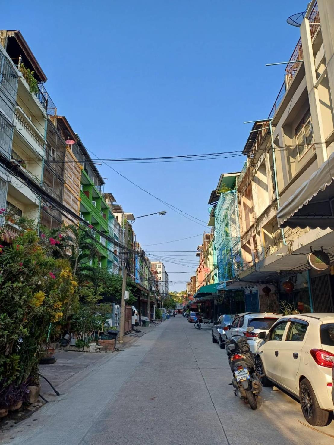 Amsterdamned Hostel Bangkok