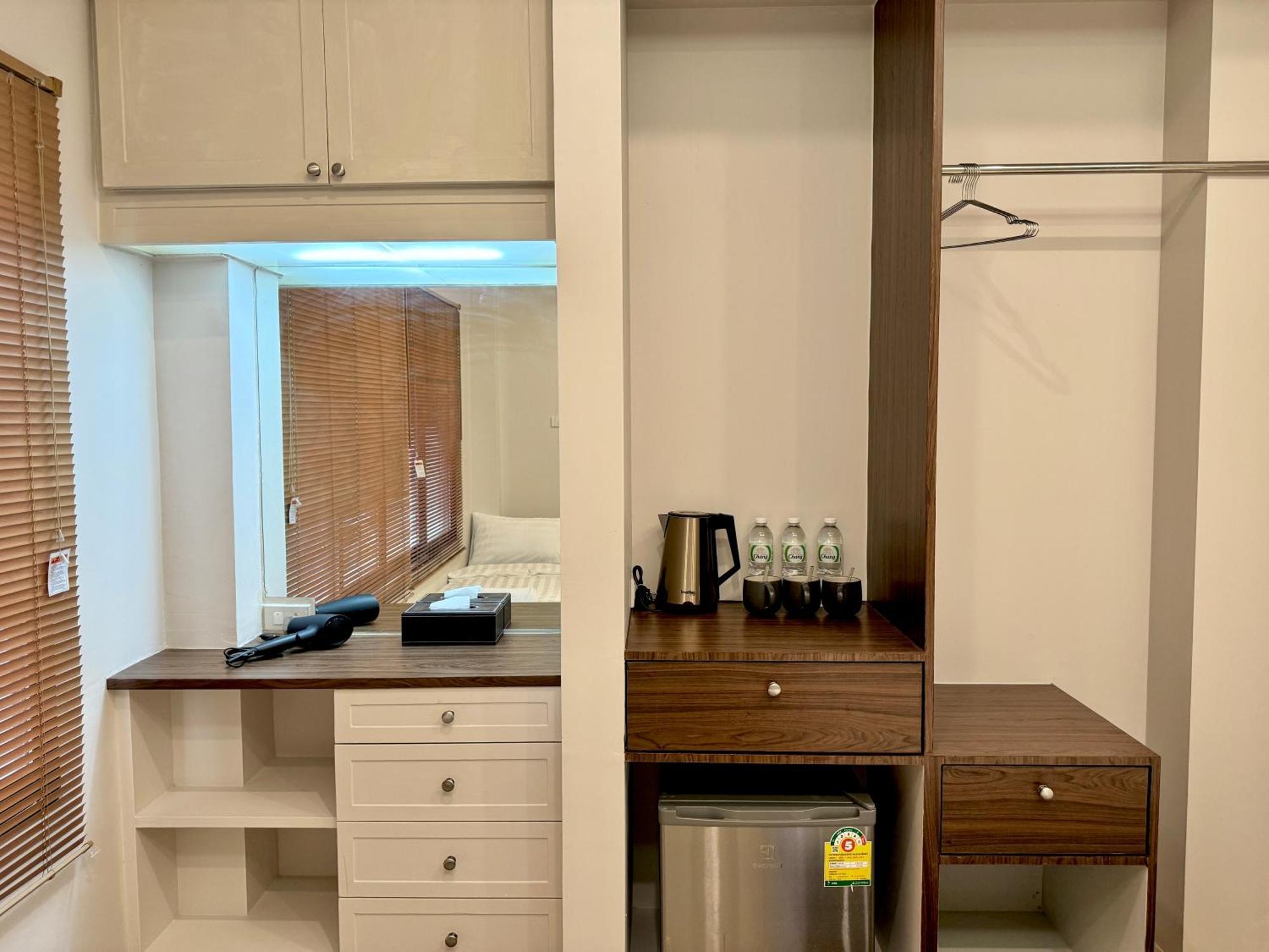 Avalan Phayathai Airport Link Hotel 4*