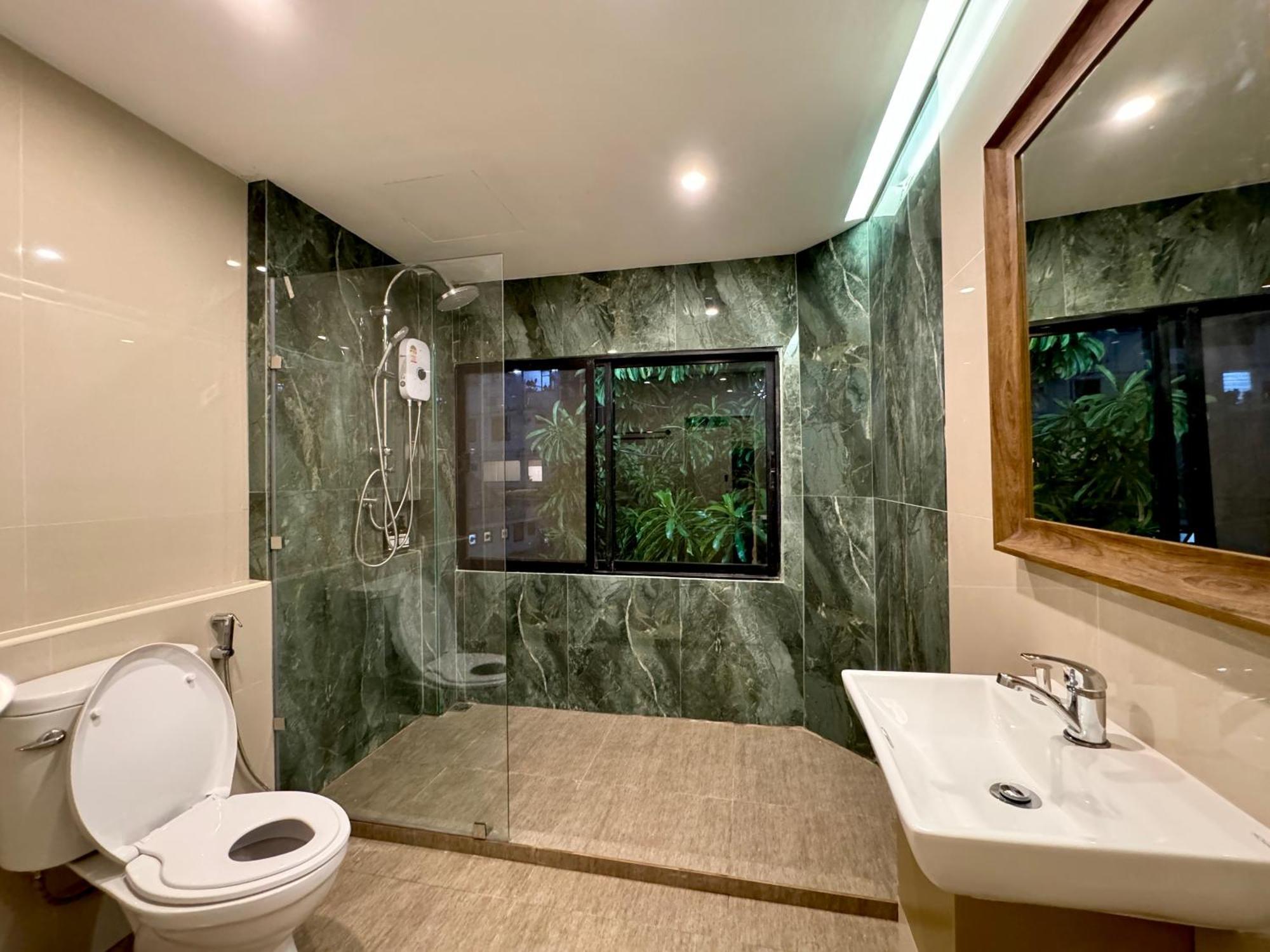 Avalan Phayathai Airport Link Hotel 4*