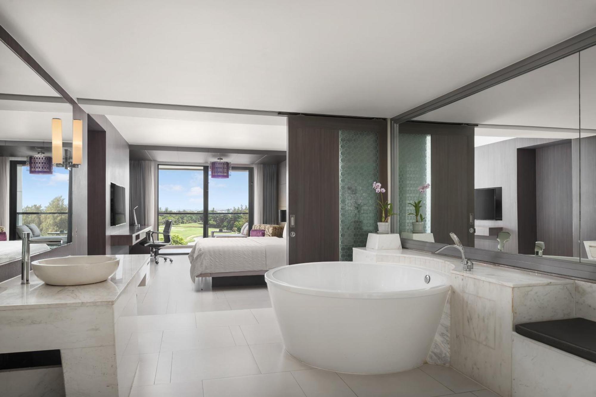 Resort Le Meridien Suvarnabhumi, Golf And Bangkok