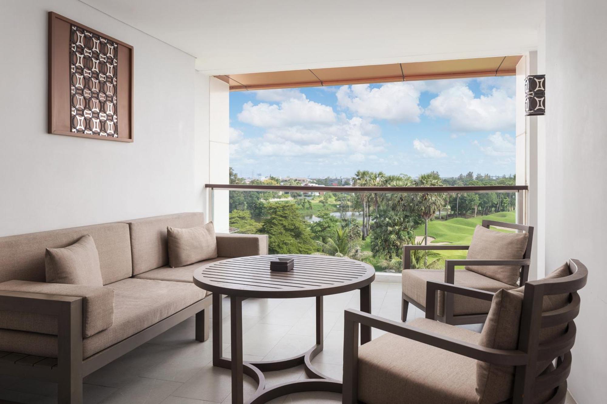 Le Meridien Suvarnabhumi, Golf And Bangkok