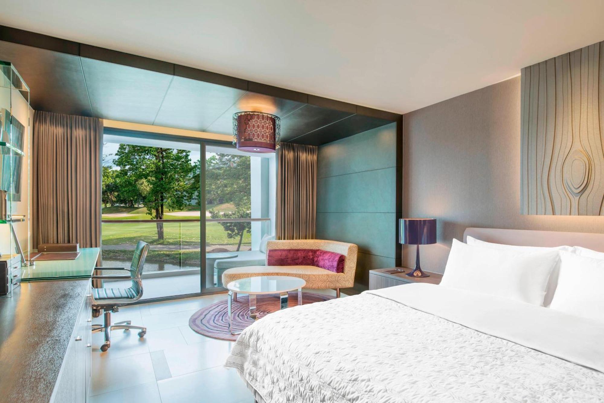 Le Meridien Suvarnabhumi, Golf And 5*
