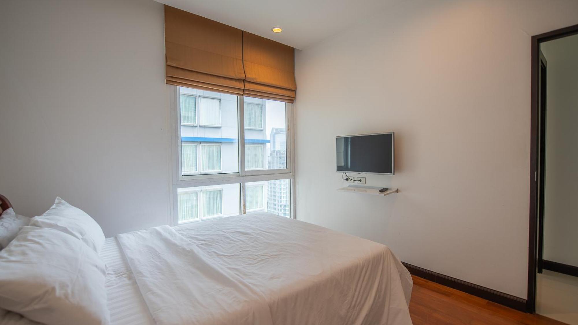 Prime 11, High Floor Over Pool, 2 Bedroom 2 Balcony Apartment Bangkok