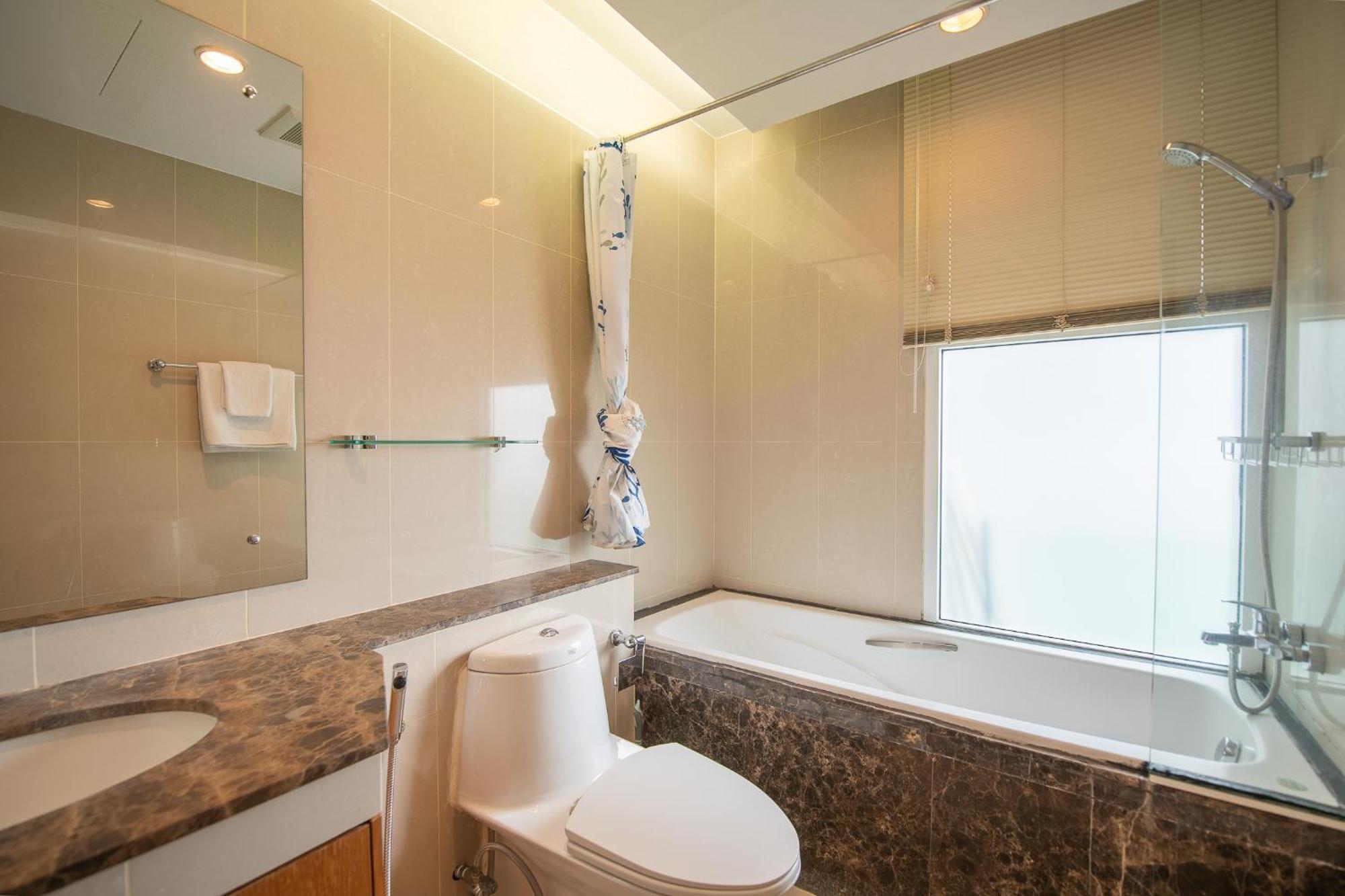 Prime 11, High Floor Over Pool, 2 Bedroom 2 Balcony *