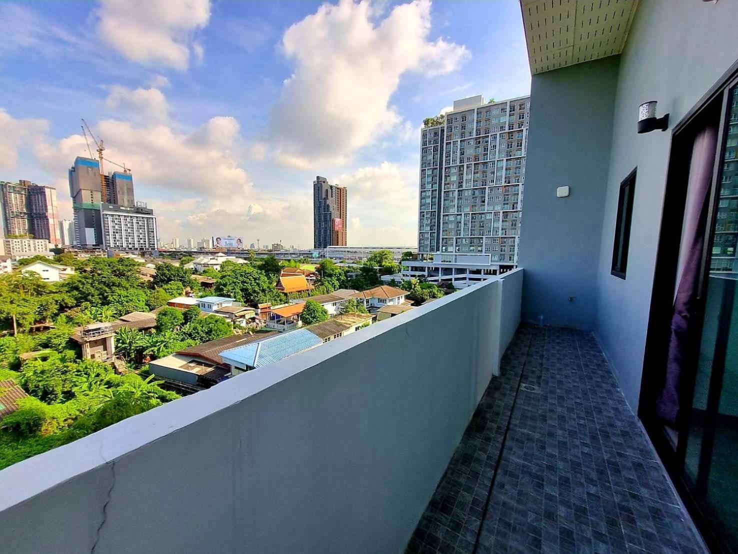 Aqua Residences: New Near Wutthakat Bts Station *