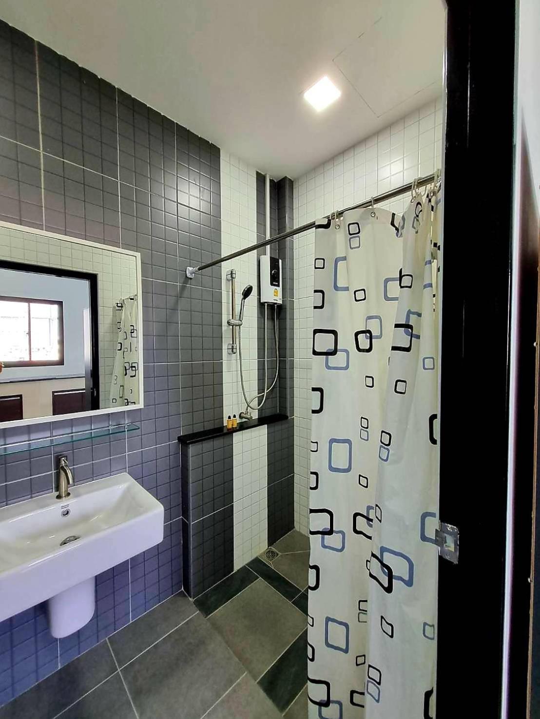 Aqua Residences: New Near Wutthakat Bts Station *