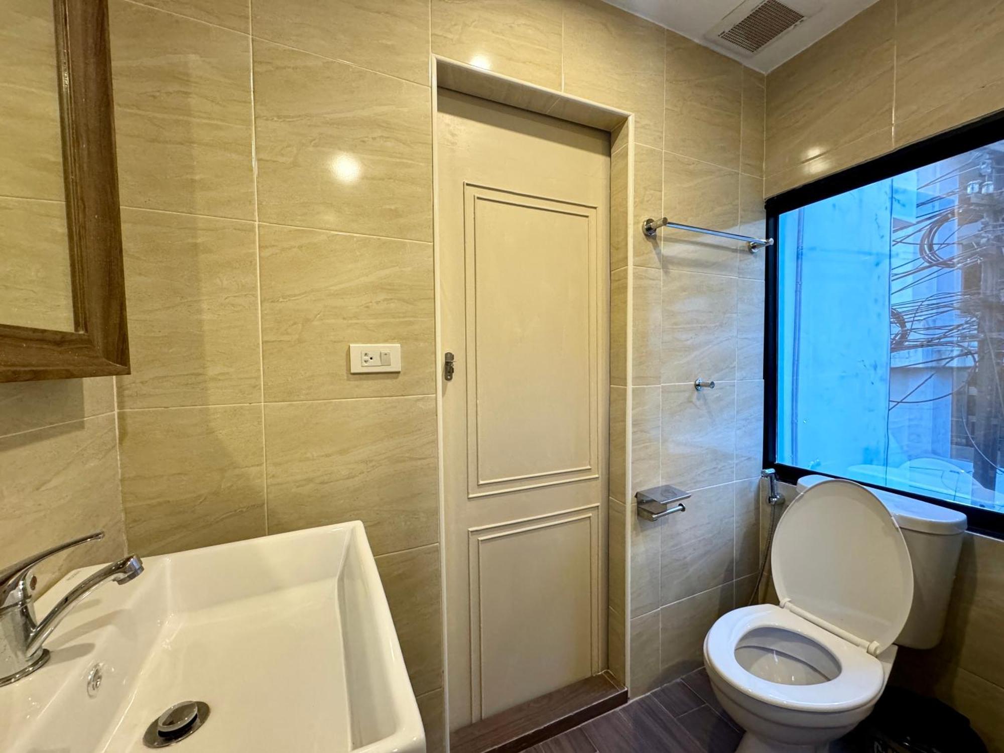 Avalan Phayathai Airport Link Hotel 4*