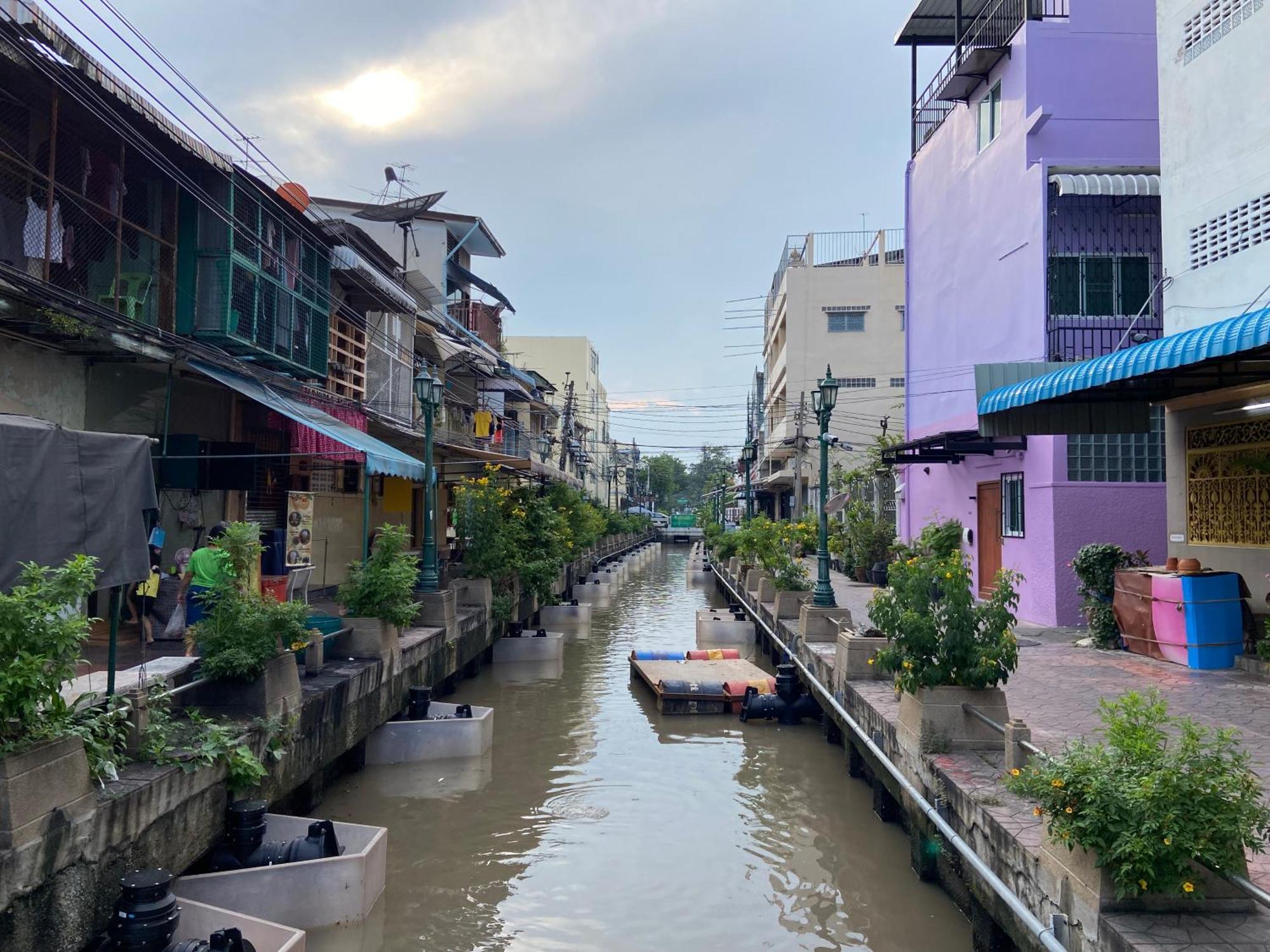 Hostel Neighborhood *