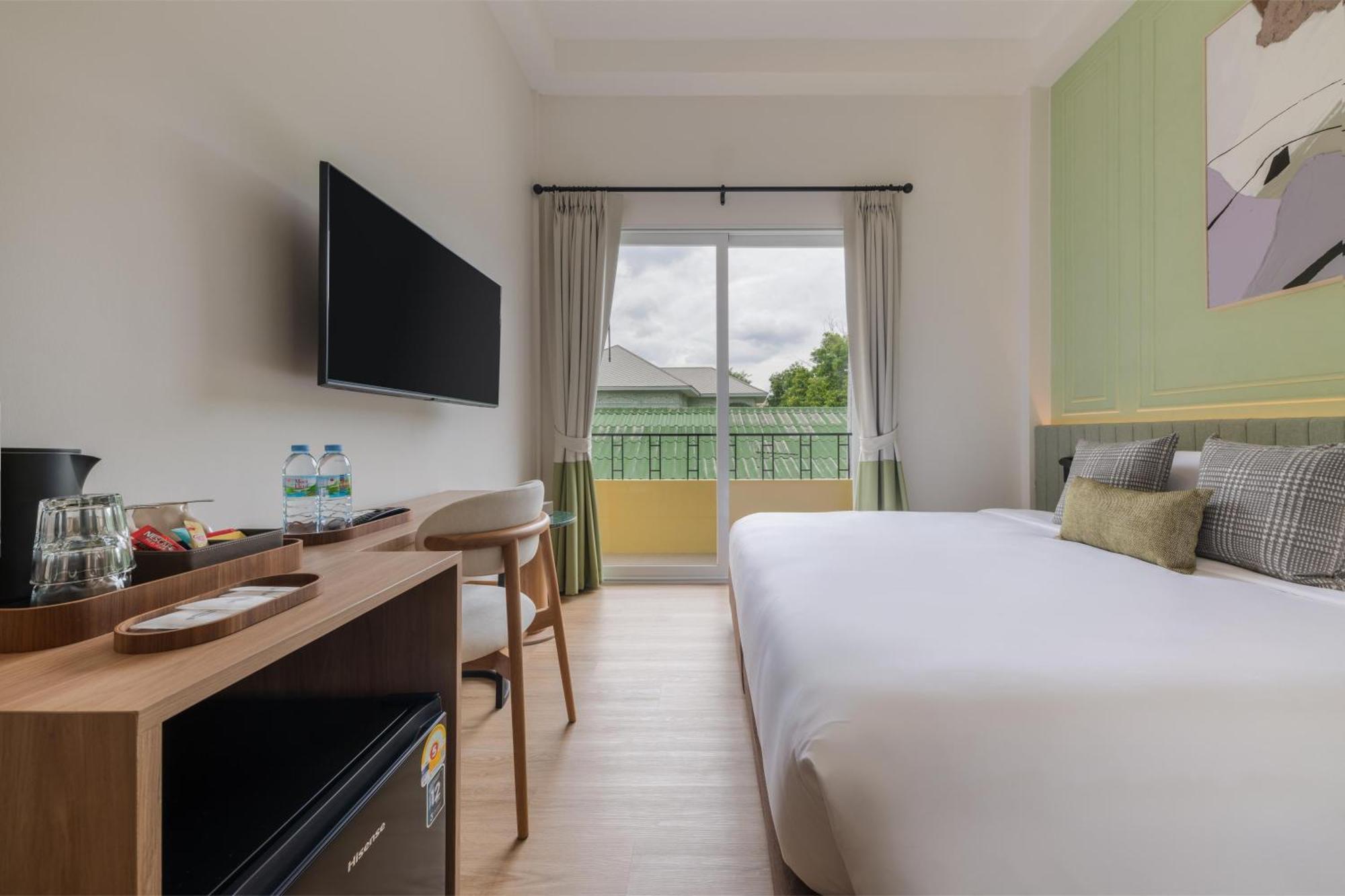 Upstairs At Ton Ton Hotel 3*