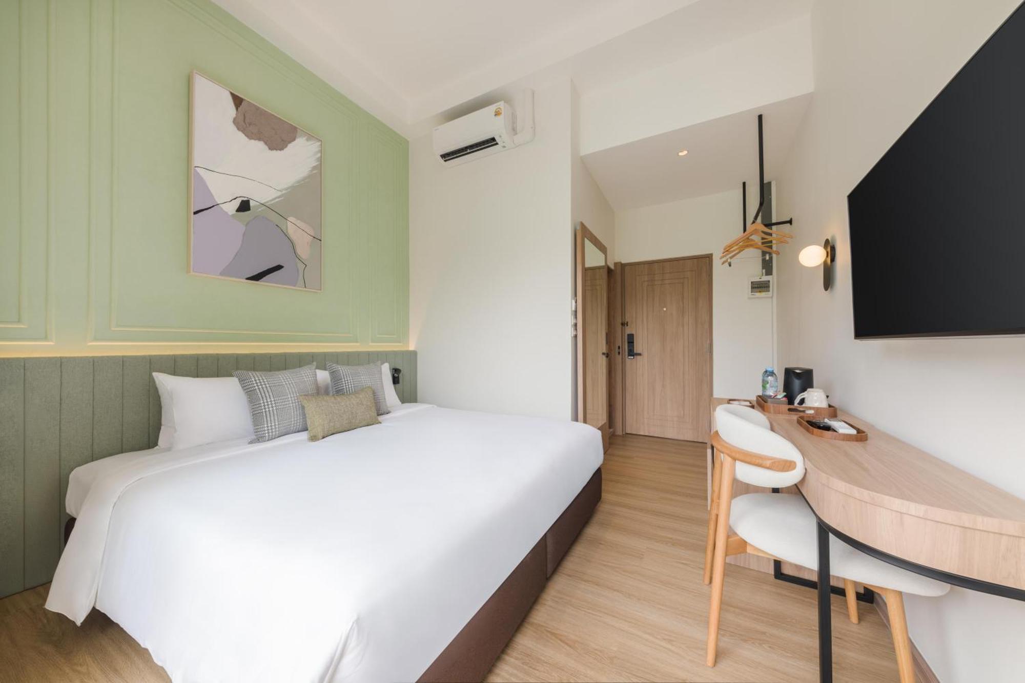 Upstairs At Ton Ton Hotel 3*