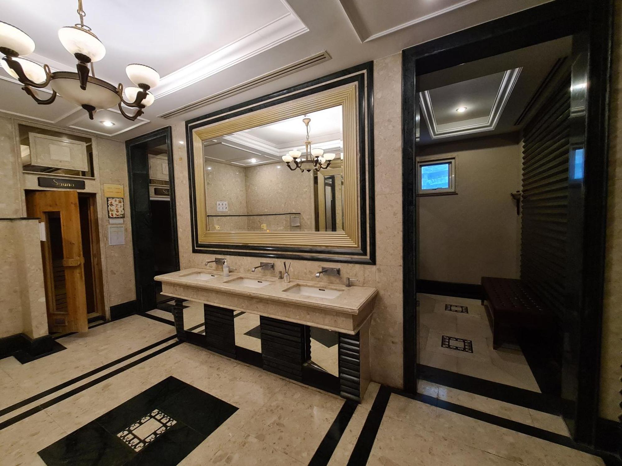 The Address Chidlom 41sqm 650m Bts Chit Lom Apartment