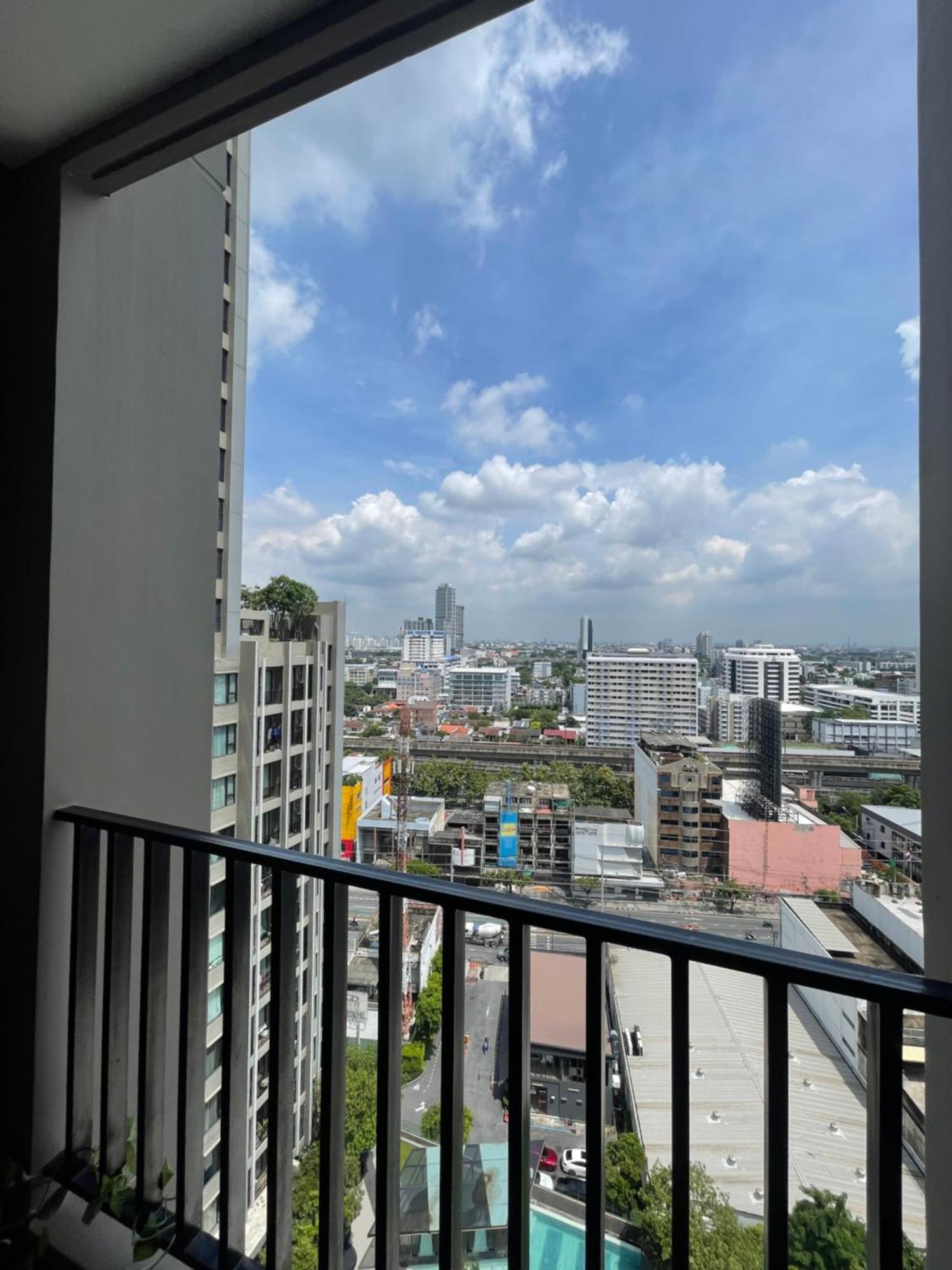 Thonglor Luxury Sleek In Apartment *