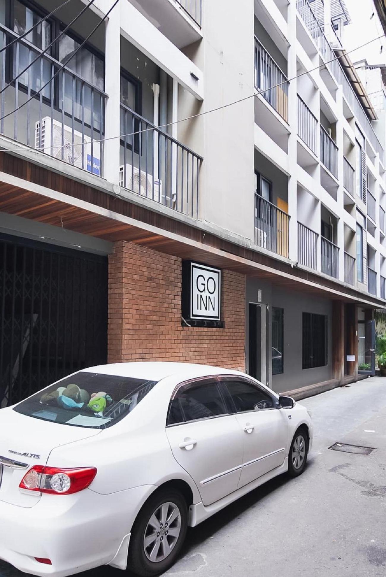 Go Silom Road -bts Saint Louis * Bangkok