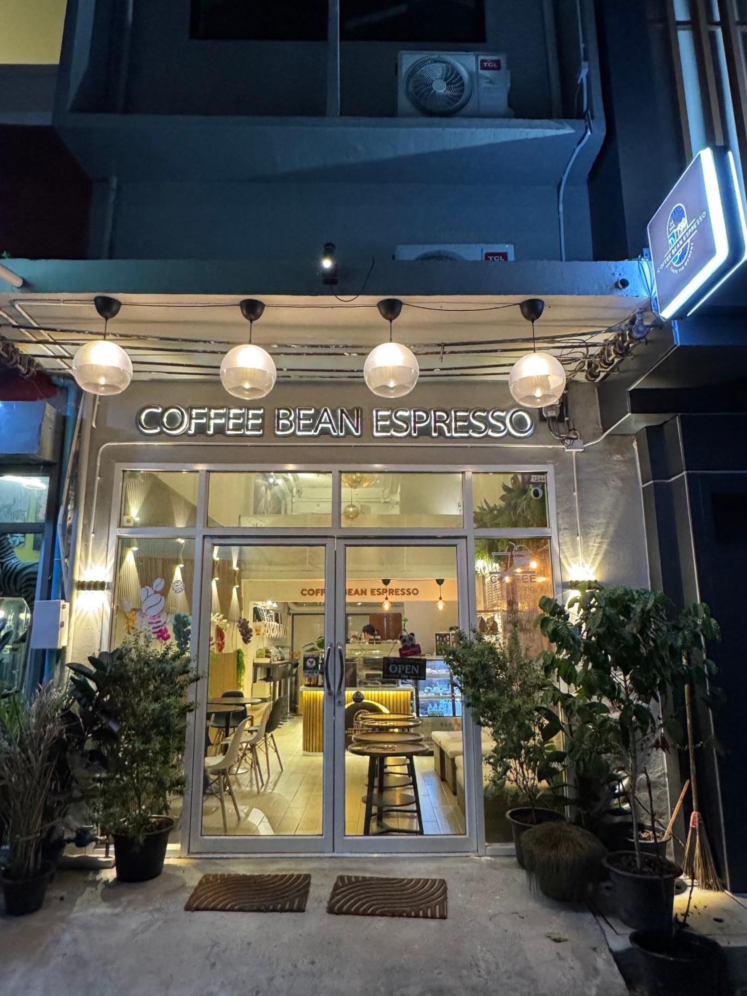 Twenty Two Place - Sukhumvit 22 Hostel *