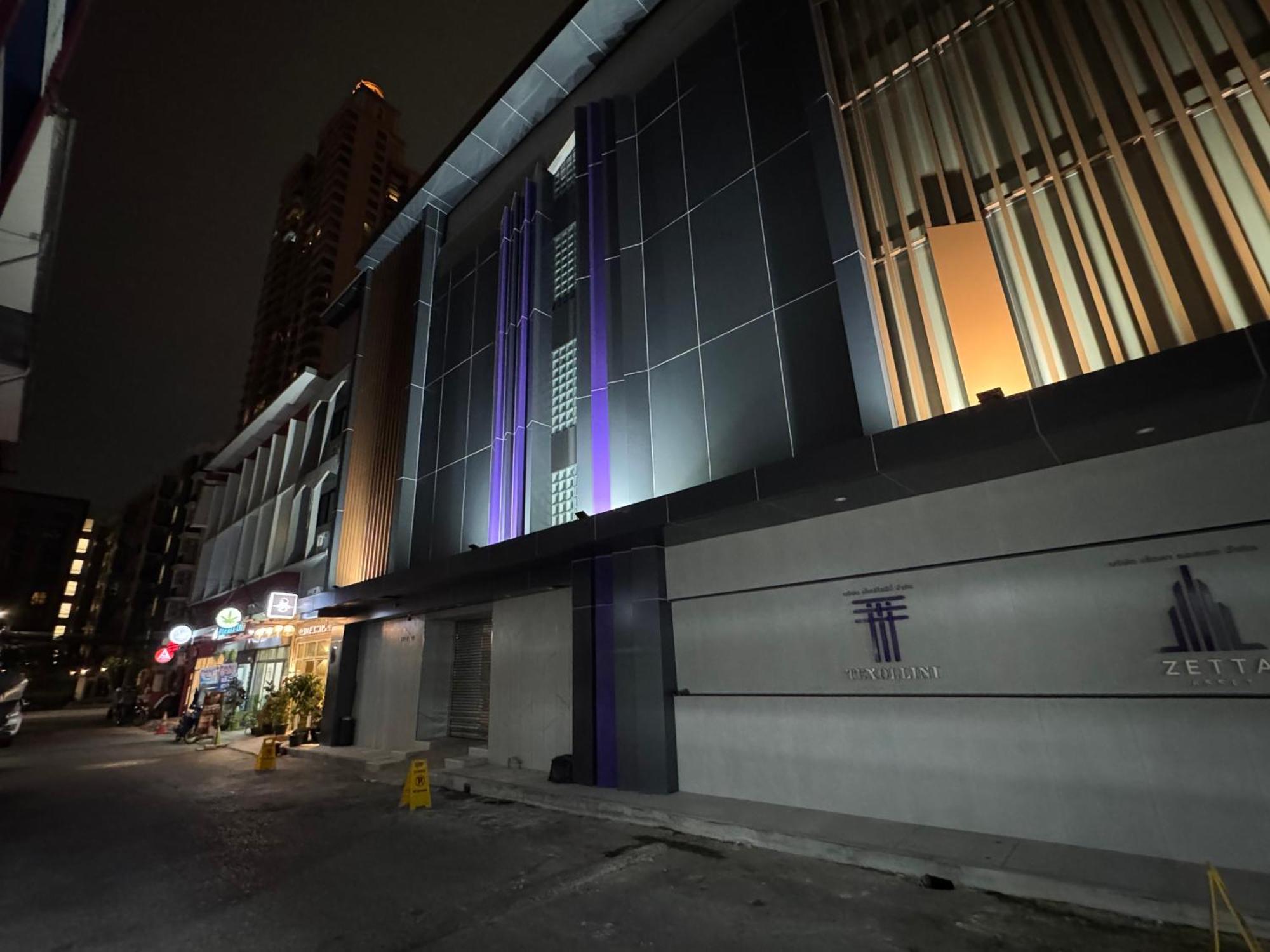 Twenty Two Place - Sukhumvit 22 Hostel Bangkok