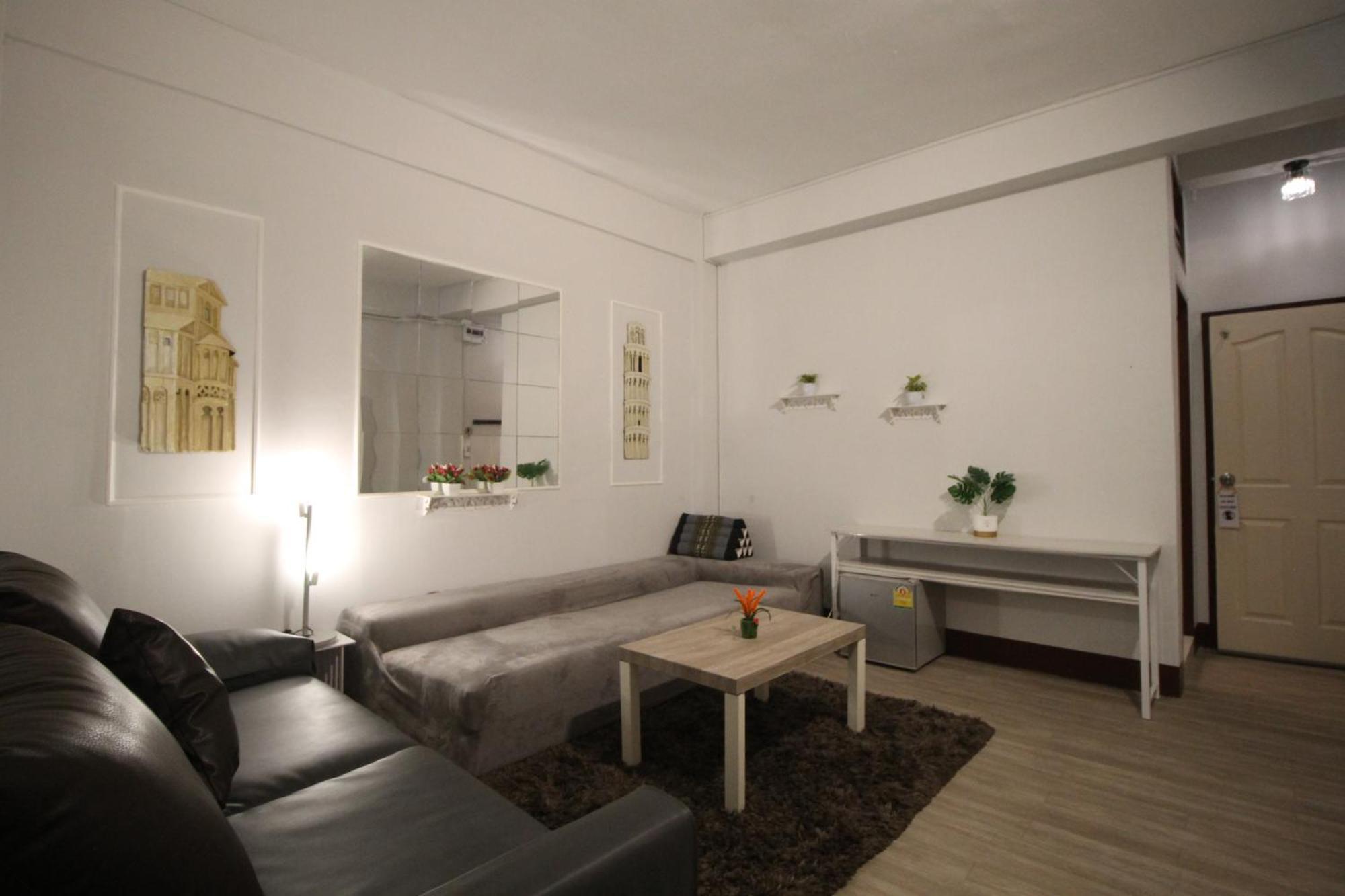Hostel Baan Nampetch *