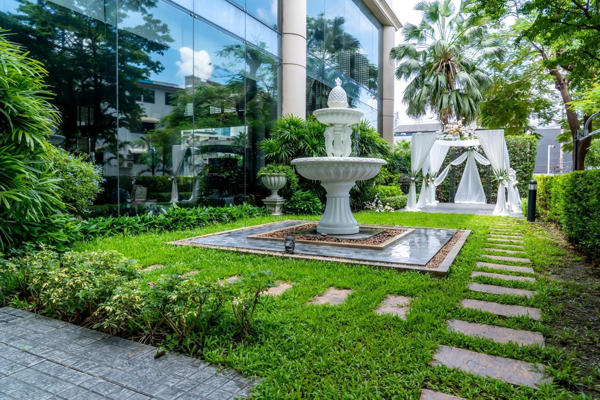 Century Park Hotel 4*