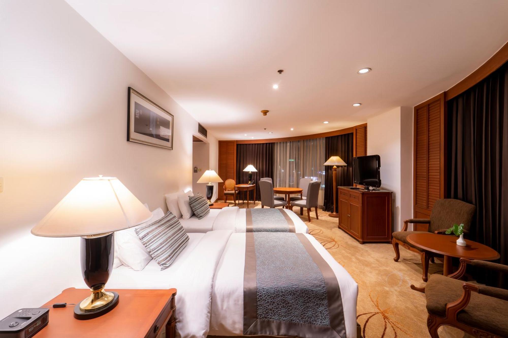 Hotel Century Park 4*