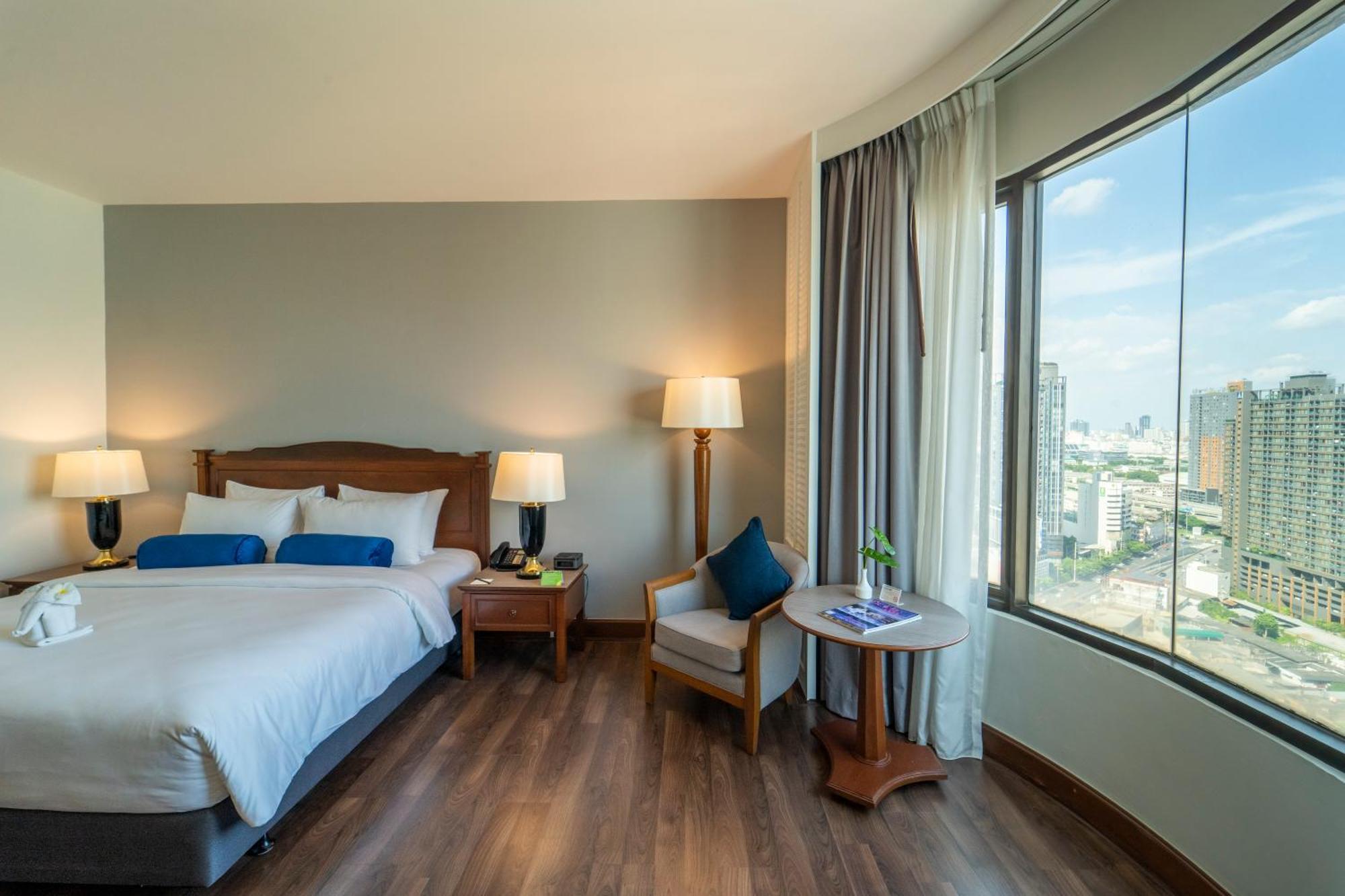 Century Park Hotel 4*
