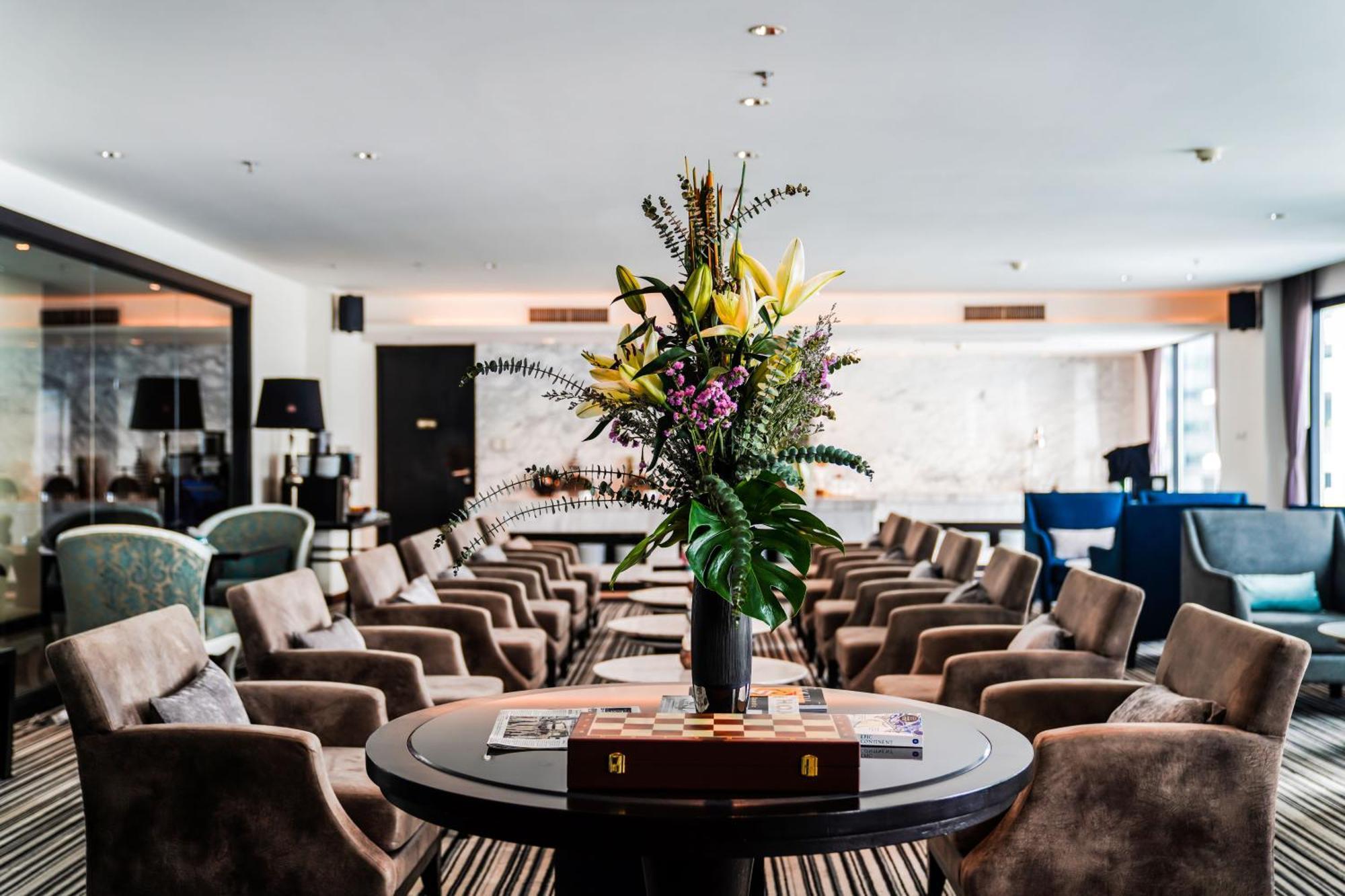 Mövenpick Sukhumvit 15 - Sha Extra Certified Hotel 5*