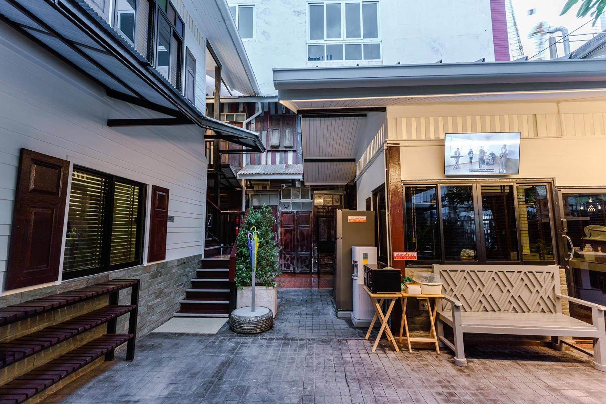 Diff Hostel *